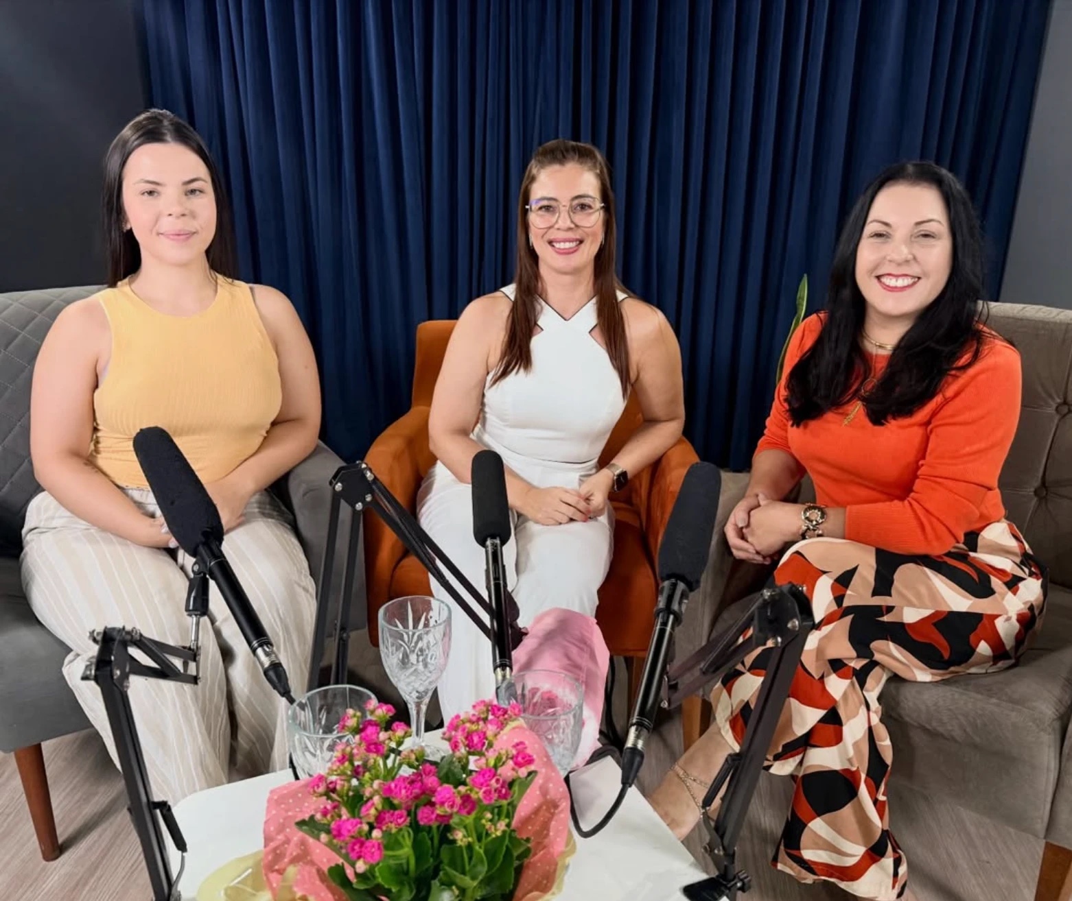 Janaina Amorim e convidadas nos bastidores do programa Consciência Viva, na TV Galega